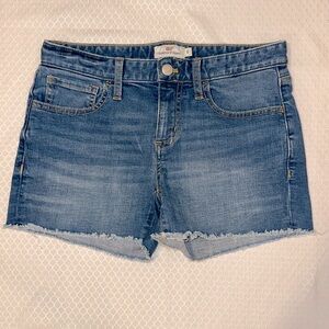 Vineyard Vines LIKE NEW! size 0, medium blue color, 3 inch inseam, soft denim